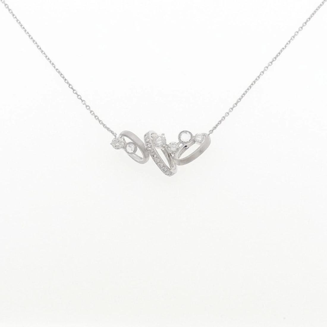 K18WG DIAMOND NECKLACE: K18WG Diamond Necklace Brand: Unbranded Type/Style: Diamond Necklace Material: K18WG, Main Stone/Creation Natural Color: White gold Size: 47cmActual Size Pendant length approx. x width approx.: