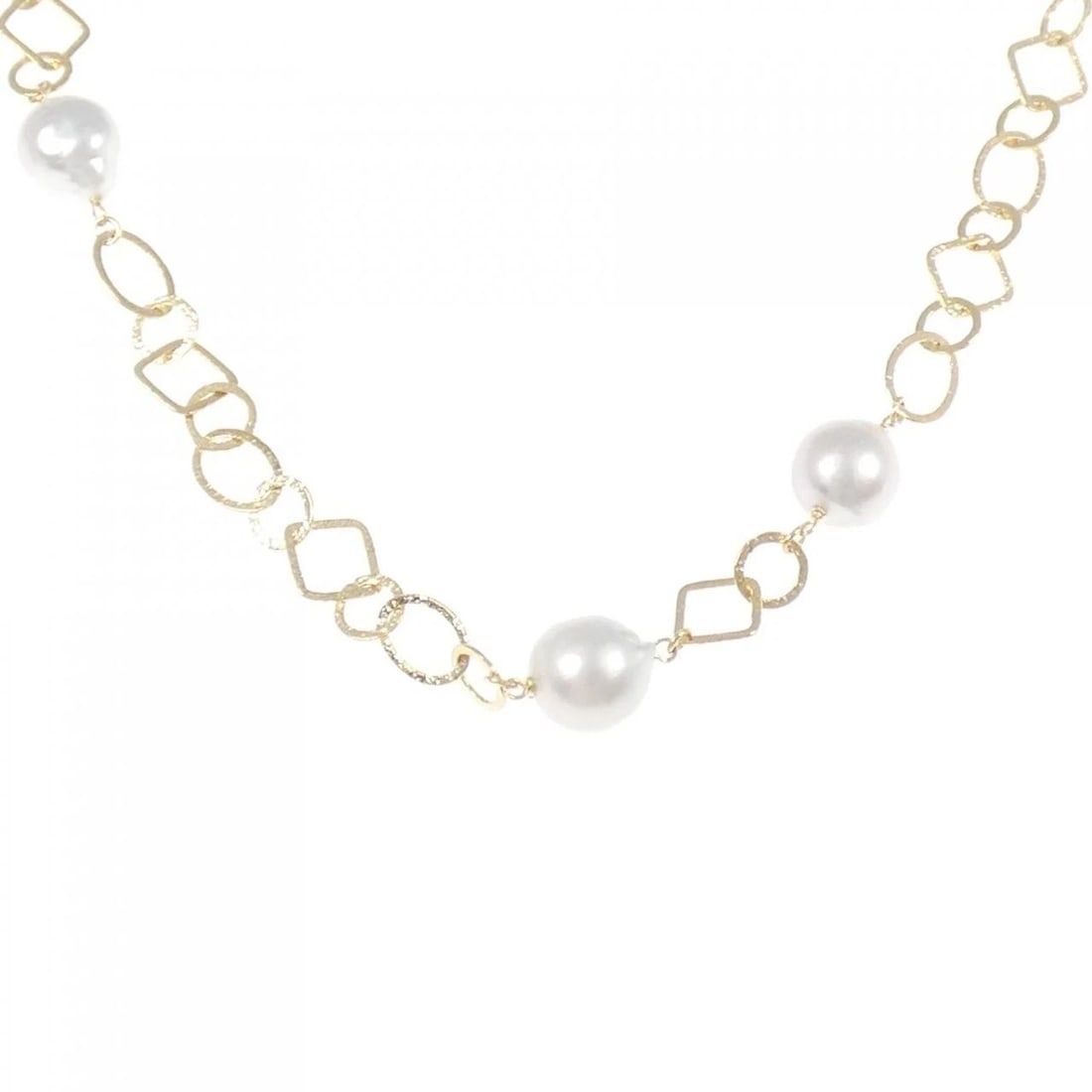 K18YG WHITE BUTTERFLY PEARL NECKLACE: K18YG White Butterfly Pearl Necklace Brand: Unbranded Type/Style: White Butterfly Pearl Necklace Material: 18K Yellow Gold, Main Stone/Creation White Butterfly PearlSecondary Stone (Akoya pearls)