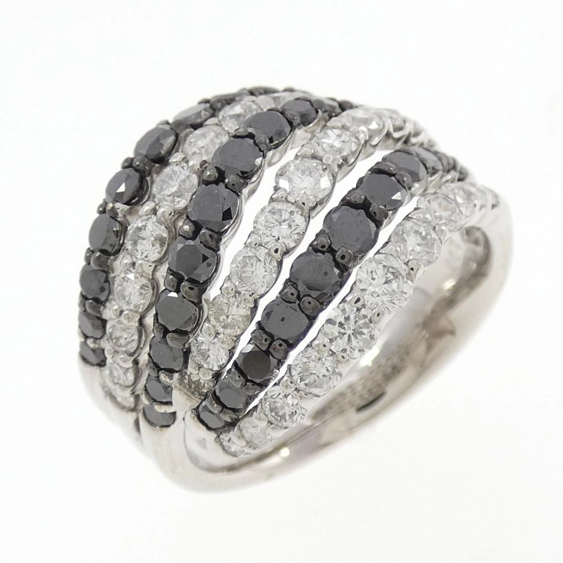 K18WG/K18BG DIAMOND RING: K18WG/K18BG Diamond Ring Brand: Unbranded Type/Style: Diamond Ring Material: 18WG/K18BG, Main Stone/Creation Natural Color: WG,BG Size: US 5 1/2 Accessories: None Accessories Notice: When purchasing