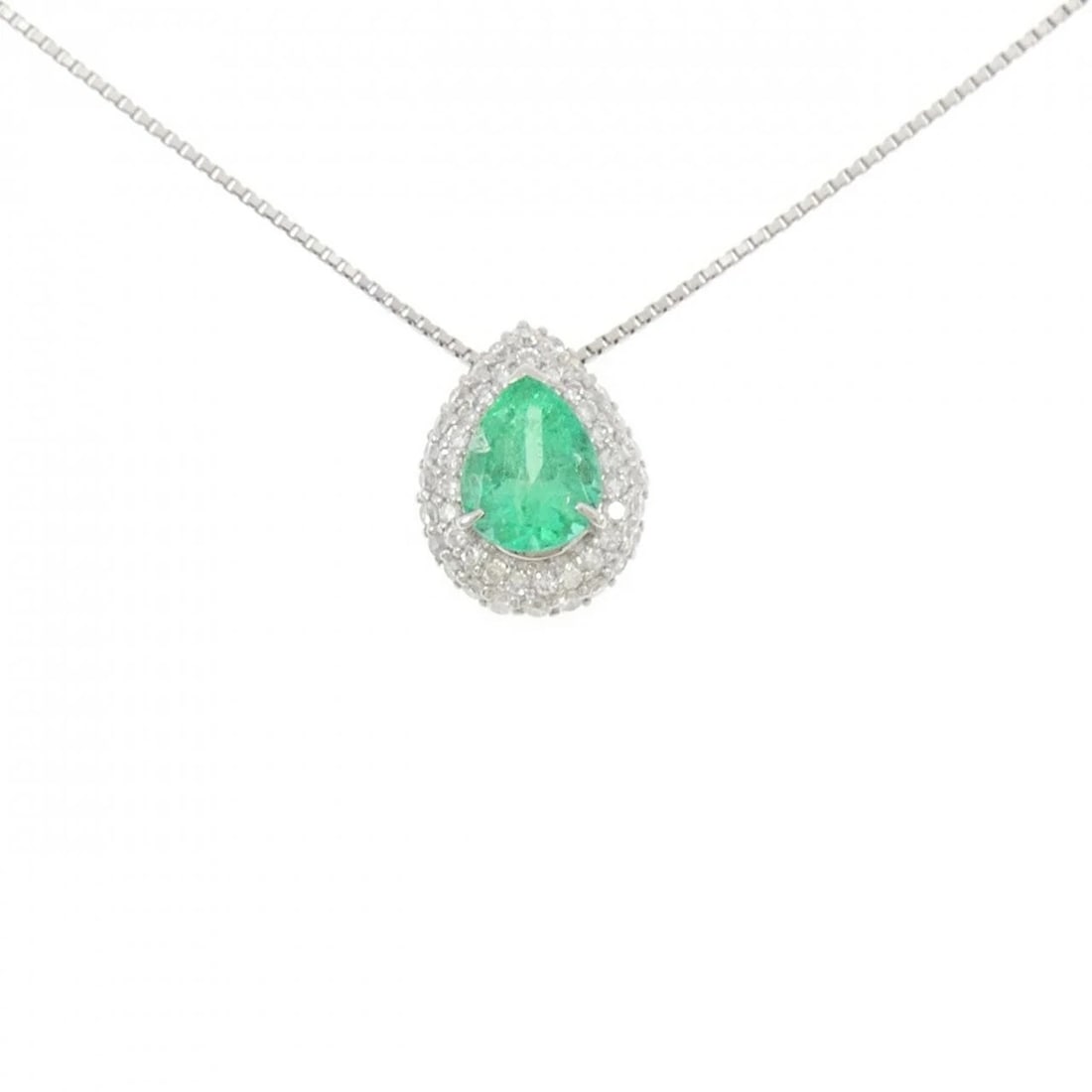 PT900/PT850 EMERALD NECKLACE: PT900/PT850 Emerald Necklace Brand: Unbranded Type/Style: Emerald Necklace Material: PT900/PT850, Main Stone/Creation EmeraldSecondary Stone Diamond Color: Silver Size: 40cmActual Size Pendant length