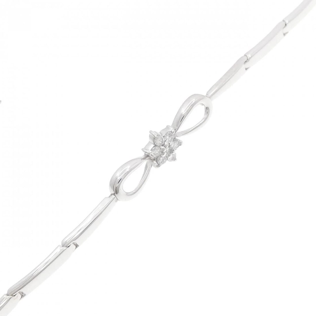 K18WG DIAMOND BRACELET: K18WG Diamond Bracelet Brand: Unbranded Type/Style: Diamond Bracelet Material: K18WG, Main Stone/Creation Natural Color: White Gold Size: 17.5cmActual Size Max width approx: 5.5mm Accessories: None
