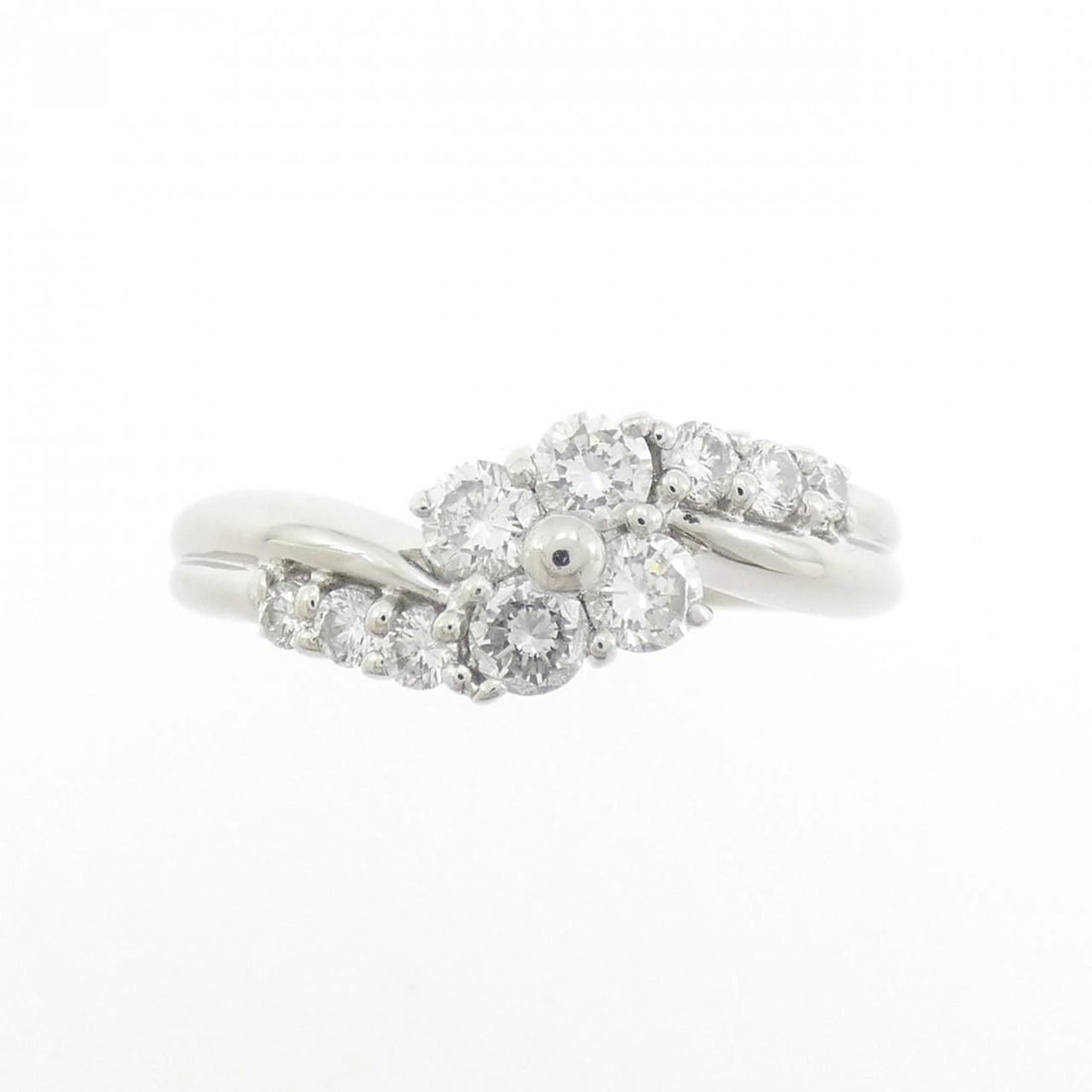 PT900 FLOWER DIAMOND RING: PT900 Flower Diamond Ring Brand: Unbranded Type/Style: Diamond Ring Material: PT900, Main Stone/Creation Natural Color: Silver Size: US 5 3/4 Accessories: None Accessories Notice: When purchasing