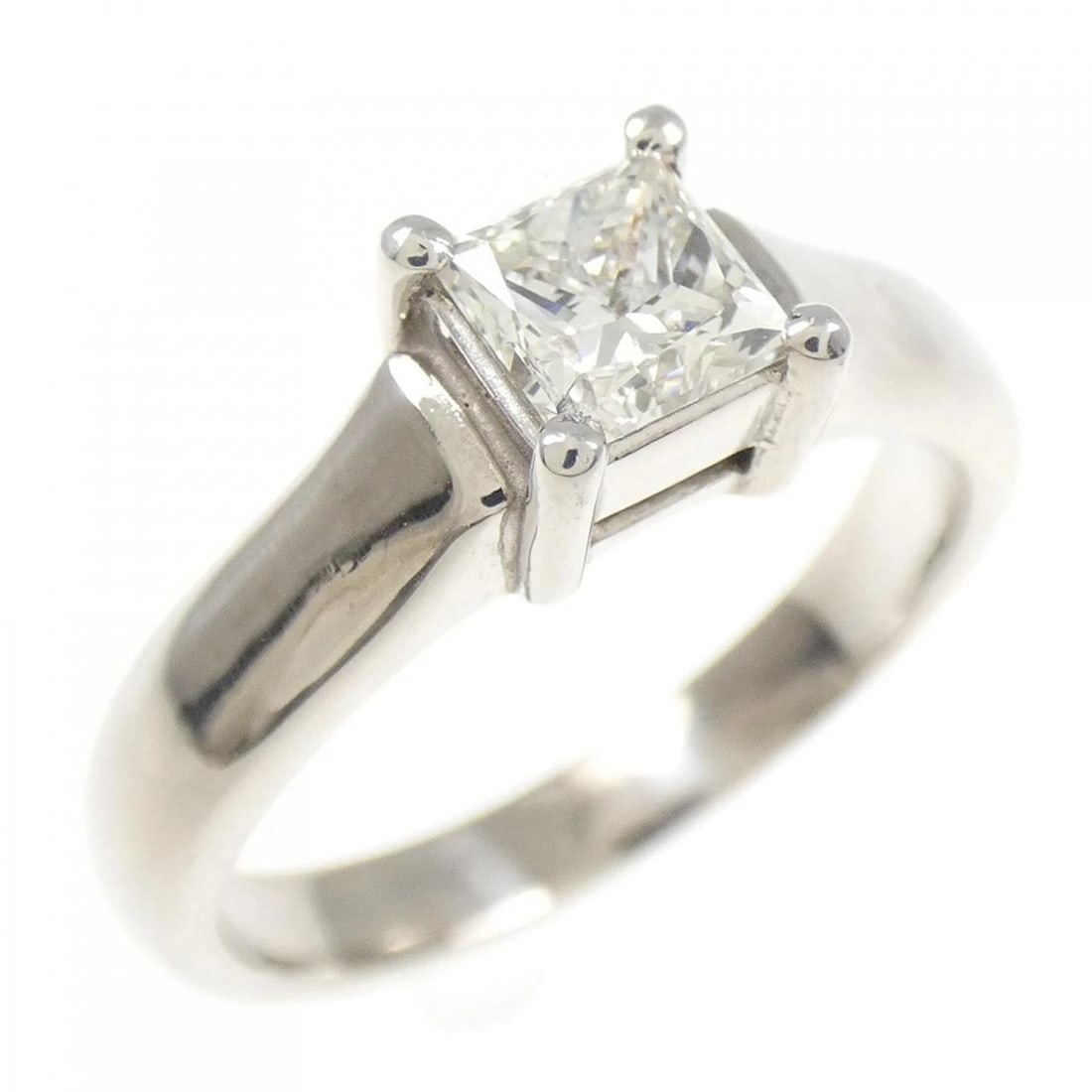 PT900 DIAMOND RING: PT900 Diamond Ring Brand: Unbranded Type/Style: Diamond Ring Material: PT900, Main Stone/Creation Natural Color: Silver Size: US 5 1/4 Accessories: None Accessories Notice: When purchasing pre-owned