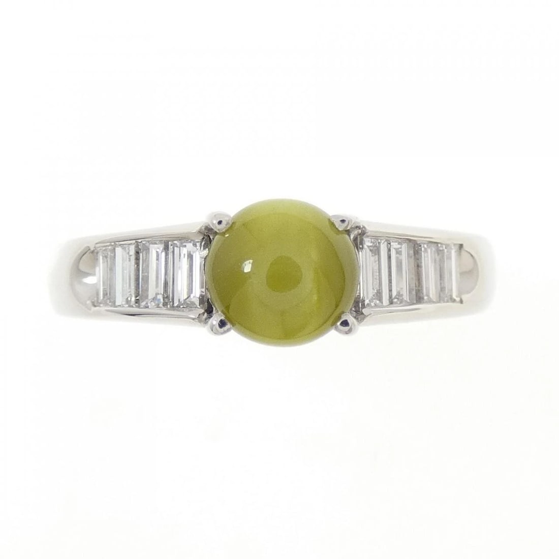PT900 CHRYSOBERYL CAT'S EYE RING: PT900 Chrysoberyl Cat's Eye Ring Brand: Unbranded Type/Style: ring Material: PT900, Main Stone/Creation Chrysobell Cat's Eye Secondary Stone Diamond Color: silver Size: US 9 Accessories: None