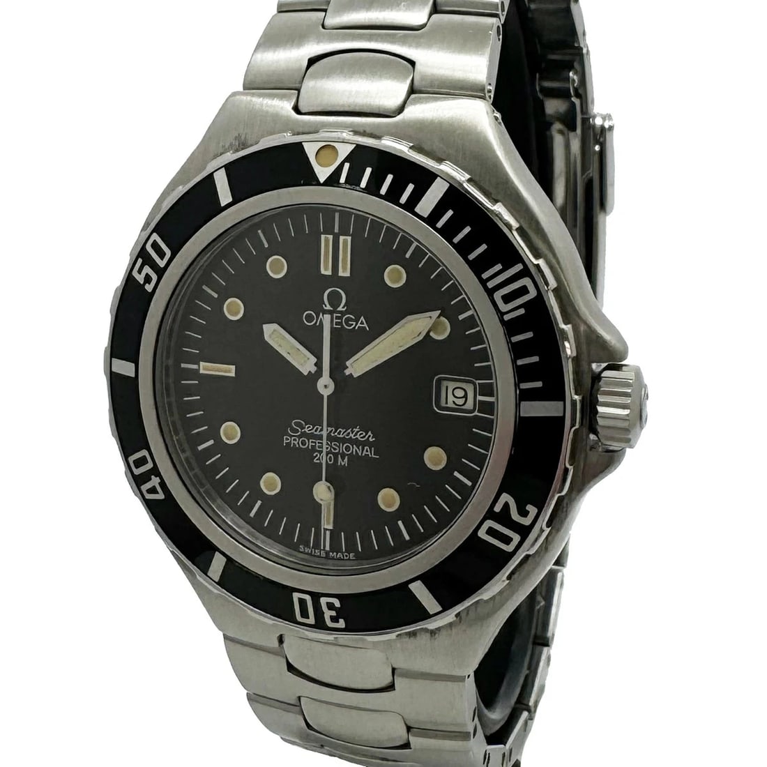 OMEGA SEAMASTER PROFESSIONAL QUARTZ STAINLESS STEEL MEN?S WATCH: Omega Seamaster Professional Quartz Stainless Steel Men?s Watch Brand: Omega Type/Style: Wristwatch Material: Case Material: Stainless Steel Band Material: Stainless Steel Color: Dial Color silver