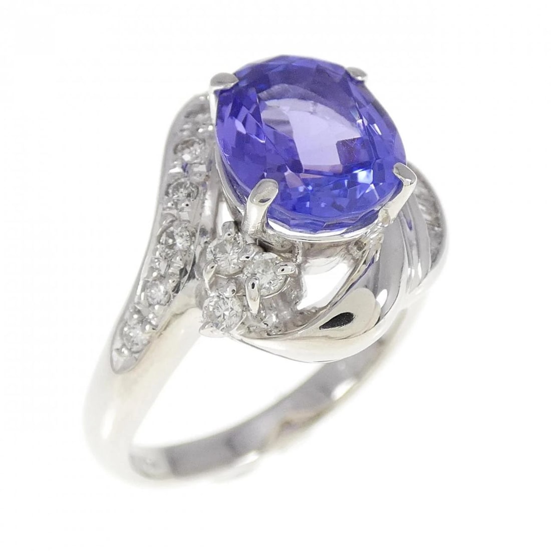 PT TANZANITE RING: PT Tanzanite Ring Brand: Unbranded Type/Style: Tanzanite Ring Material: PT, Main Stone/Creation TanzaniteSecondary Stone Diamond Color: Silver Size: US 6 1/4 Accessories: None Accessories