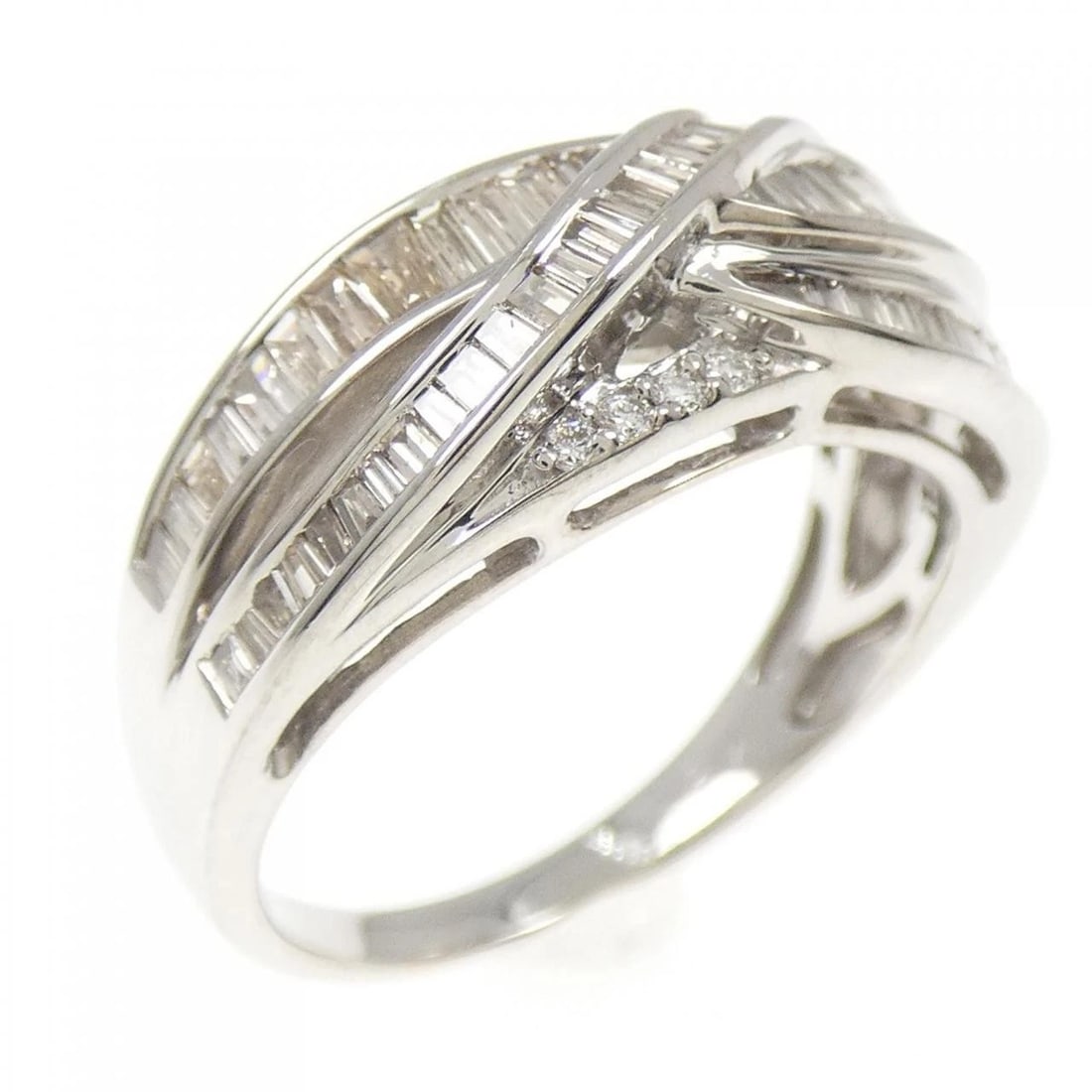 K18WG DIAMOND RING: K18WG Diamond Ring Brand: Unbranded Type/Style: Diamond Ring Material: K18WG, Main Stone/Creation Natural Color: WG Size: US 7 Accessories: None Accessories Notice: When purchasing pre-owned goods,