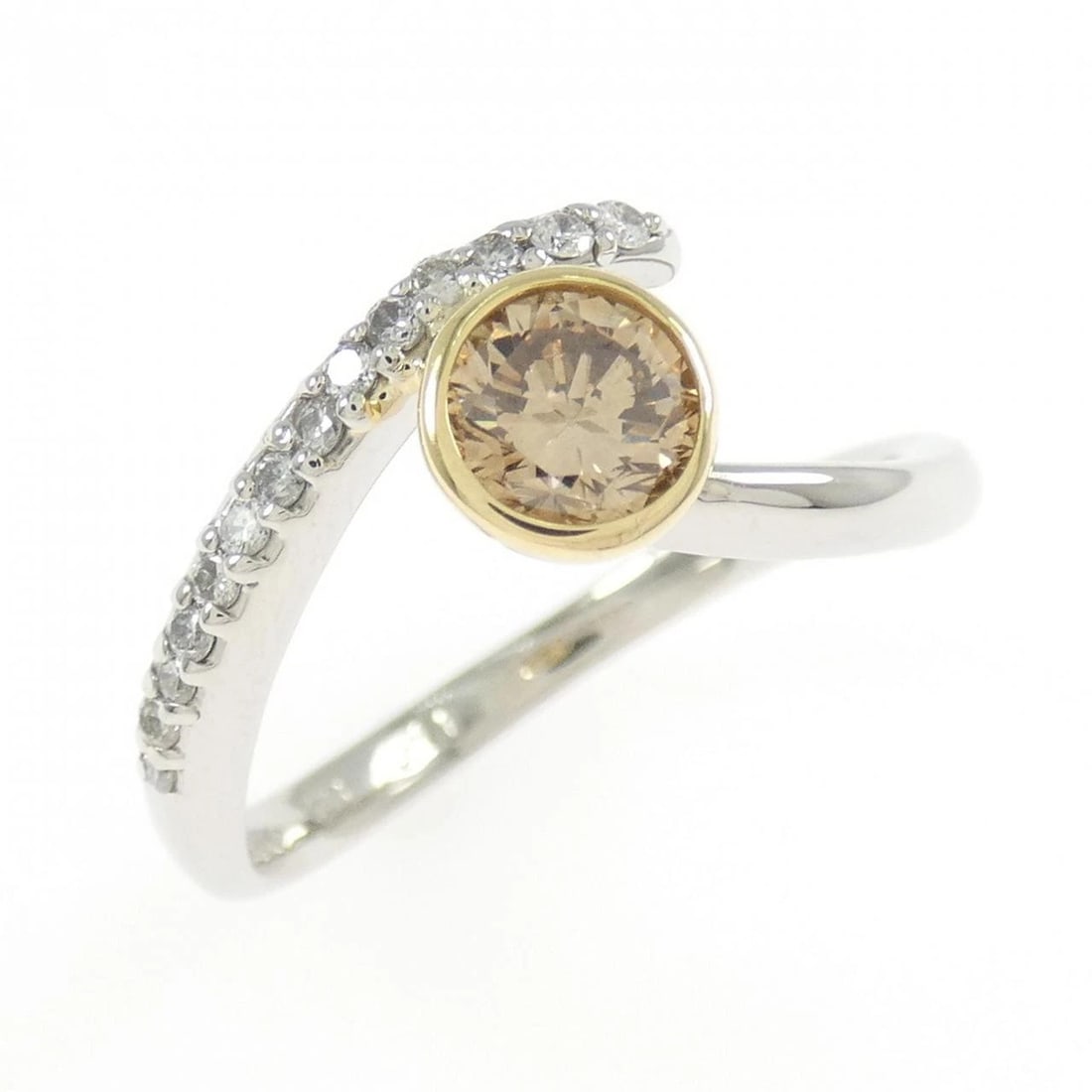 K18YG/PT900 DIAMOND RING: K18YG/PT900 Diamond Ring Brand: Unbranded Type/Style: Diamond Ring Material: K18YG/PT900, Main Stone/Creation Natural Color: YG,Silver Size: US 7 Accessories: None Accessories Notice: When purchasing