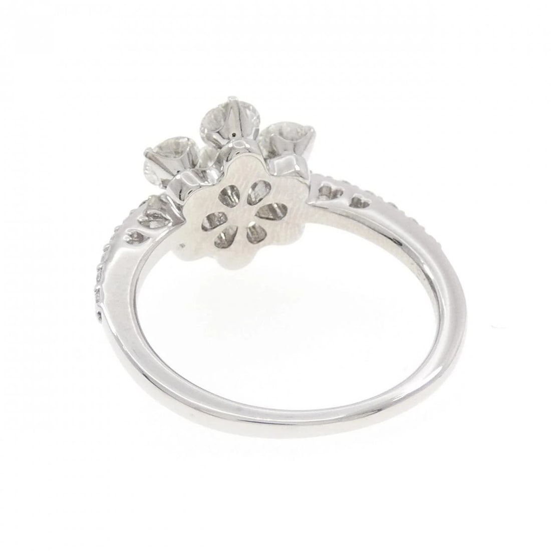 K18WG FLOWER DIAMOND RING - 3