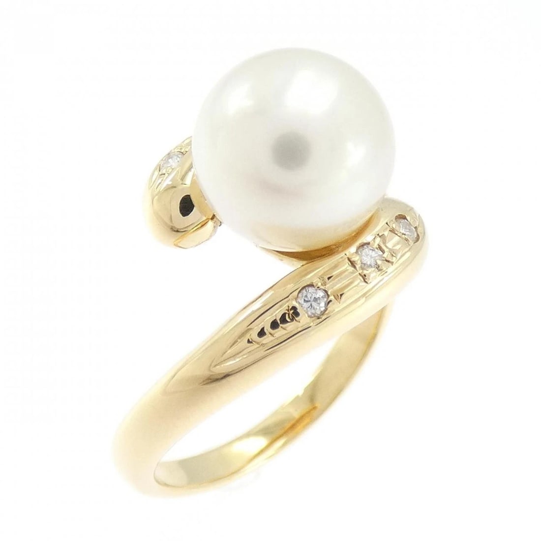 18K YELLOW GOLD AKOYA PEARL RING: 18K Yellow Gold Akoya Pearl Ring Brand: Unbranded Type/Style: Akoya Pearl Ring Material: K18YG, Main Stone/Creation Akoya PearlSecondary Stone Diamond Color: YG Size: US 6 Accessories: None