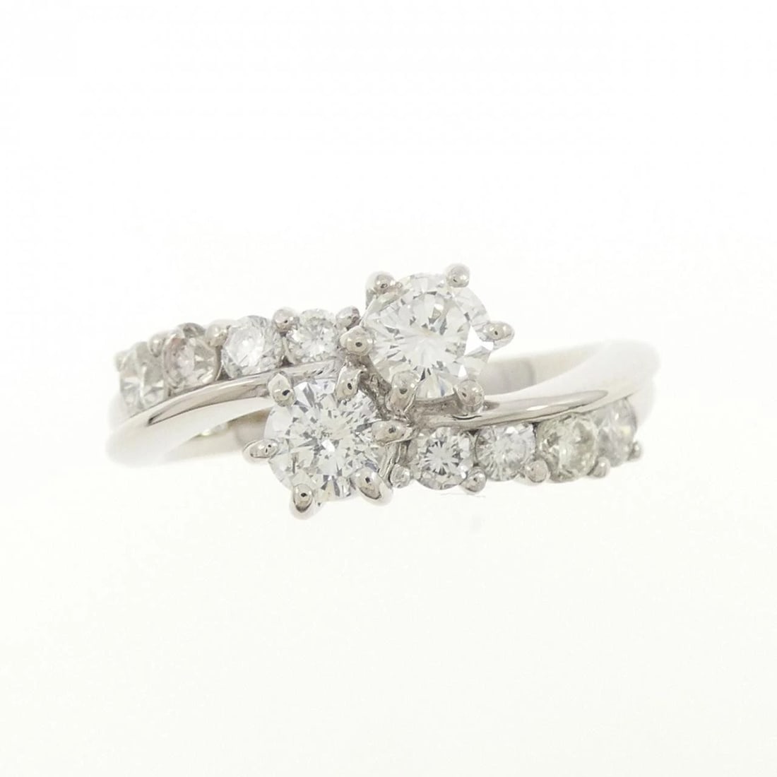 PT900 DIAMOND RING: PT900 Diamond Ring Brand: Unbranded Type/Style: Diamond Ring Material: PT900, Main Stone/Creation Natural Color: Silver Size: US 6 1/4 Accessories: None Accessories Notice: When purchasing pre-owned