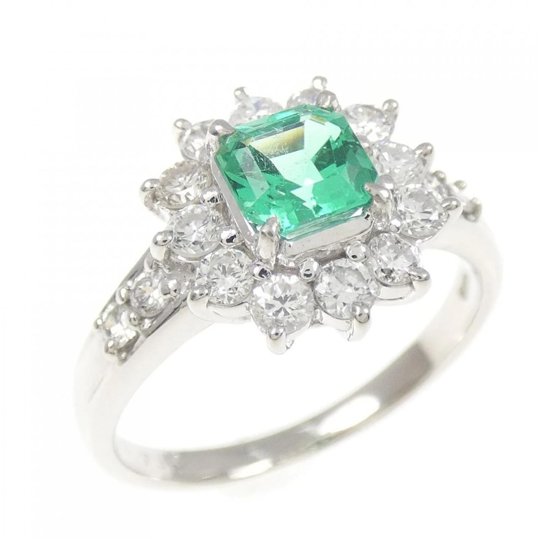PT900 EMERALD RING: PT900 Emerald Ring Brand: Unbranded Type/Style: Emerald Ring Material: Platinum900, Main Stone/Creation Emerald Secondary Stone Diamond Color: Platinum Size: US 7 1/4 Accessories: None Accessories