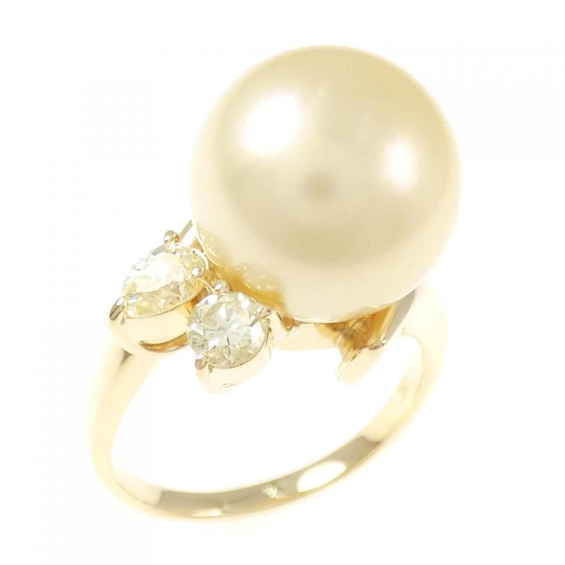 18K YELLOW GOLD WHITE BUTTERFLY PEARL RING: 18K Yellow Gold White Butterfly Pearl Ring Brand: Unbranded Type/Style: White Butterfly Pearl Ring Material: K18YG, Main Stone/Creation White Butterfly PearlSecondary Stone Diamond Color: Yellow Gold