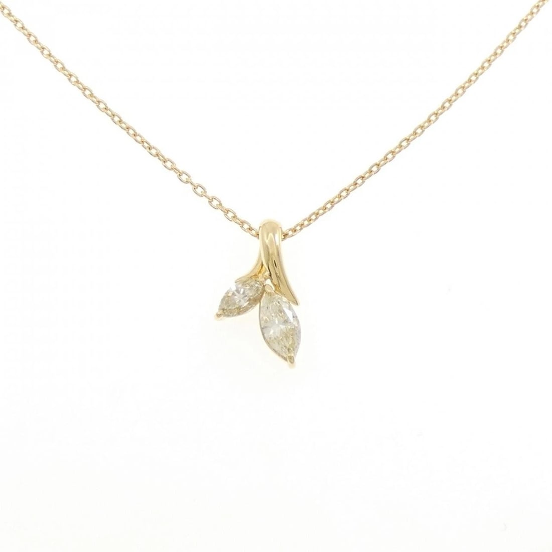 18K YELLOW GOLD DIAMOND NECKLACE: 18K Yellow Gold Diamond Necklace Brand: Unbranded Type/Style: Diamond Necklace Material: K18YG, Main Stone/Creation Natural Color: Yellow gold Size: 40cmActual Size Pendant length approx. x width