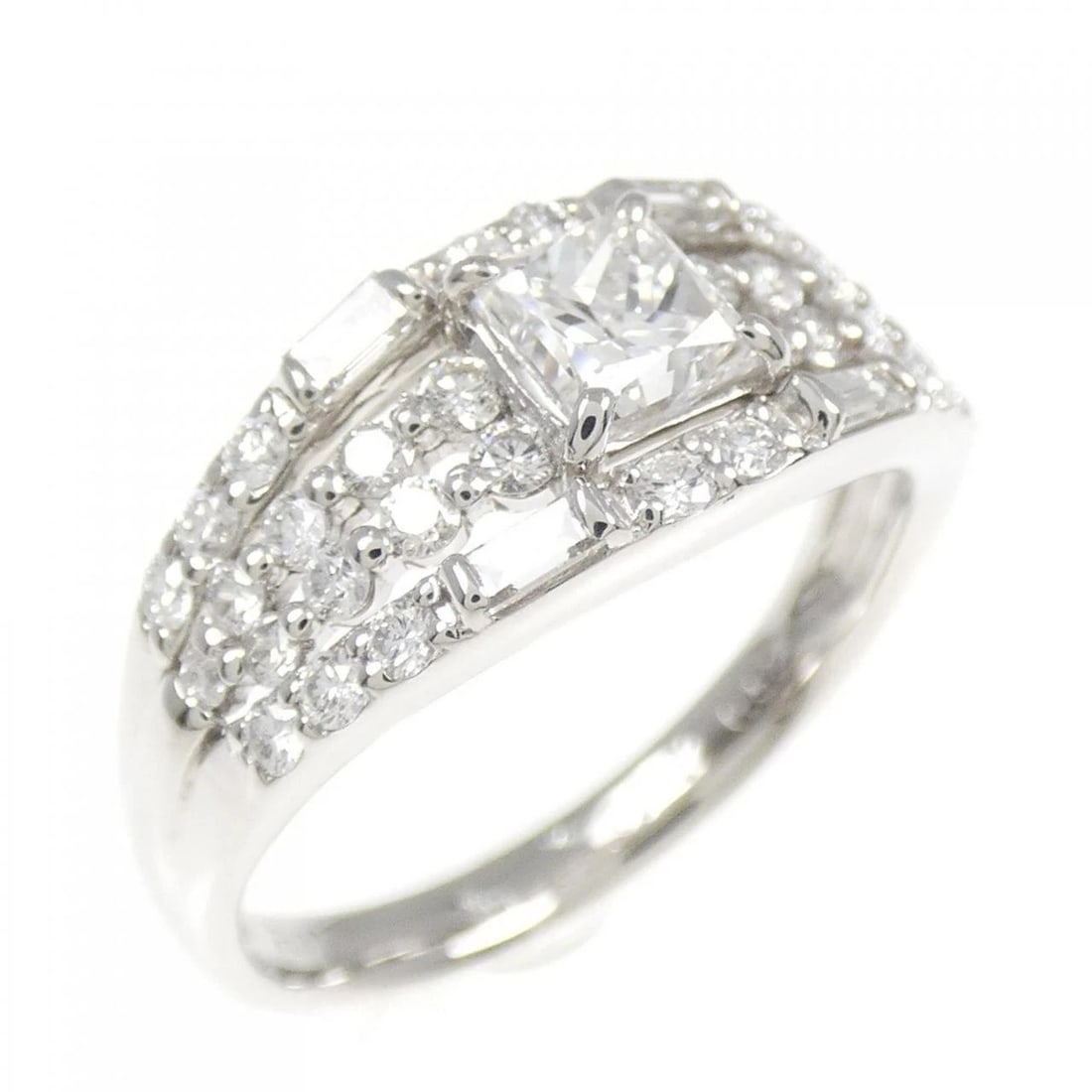PT900 DIAMOND RING: PT900 Diamond Ring Brand: Unbranded Type/Style: Diamond Ring Material: PT900, Main Stone/Creation Natural Color: Silver Size: US 6 1/4 Accessories: None Accessories Notice: When purchasing pre-owned