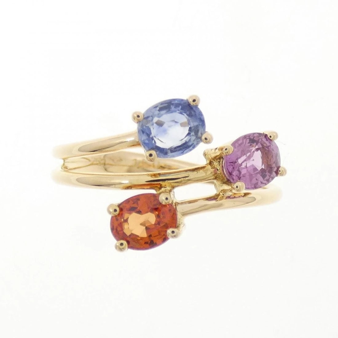 750YG SAPPHIRE RING: 750YG Sapphire Ring Brand: Unbranded Type/Style: Sapphire Ring Material: 750YG, Main Stone/Creation Sapphire Color: YG Size: US 6 3/4 Accessories: None Accessories Notice: When purchasing pre-owned