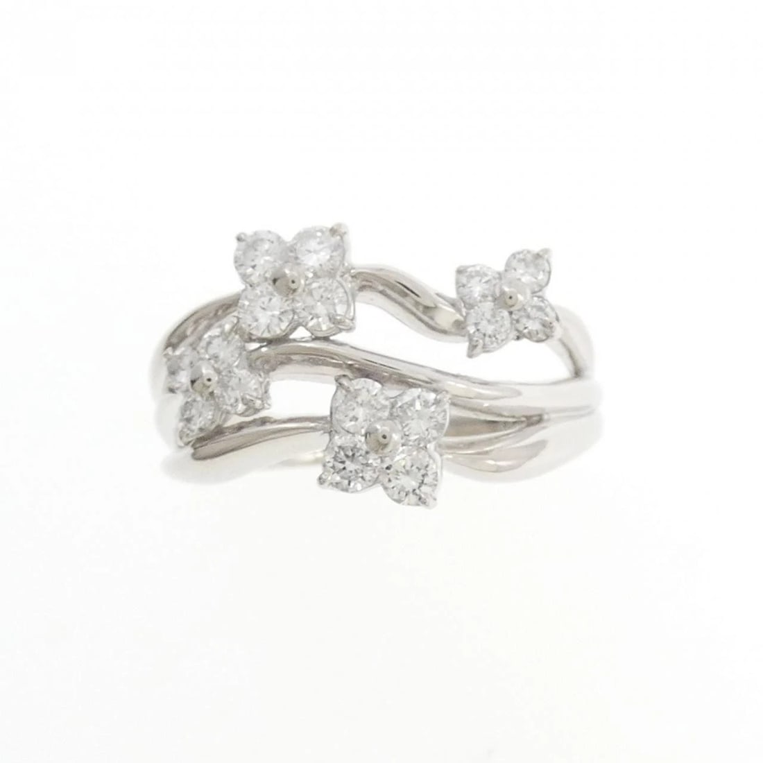 PT900 FLOWER DIAMOND RING: PT900 Flower Diamond Ring Brand: Unbranded Type/Style: Diamond Ring Material: PT900, Main Stone/Creation Natural Color: Silver Size: US 6 Accessories: None Accessories Notice: When purchasing