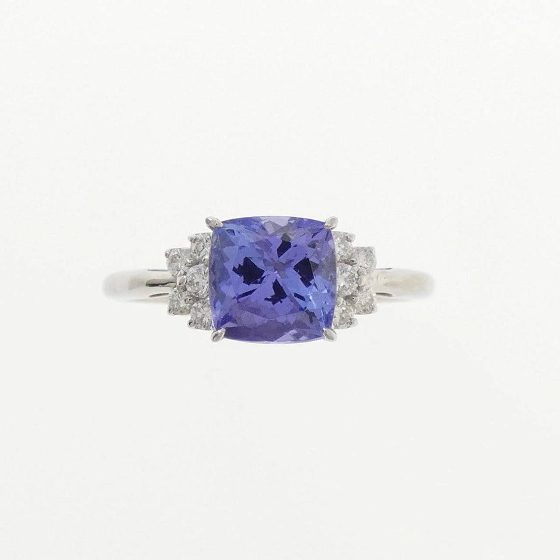 K18WG TANZANITE RING - 2