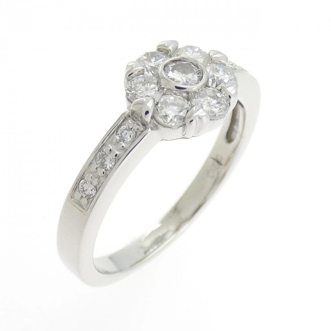 PT900 FLOWER DIAMOND RING: PT900 Flower Diamond Ring Brand: Unbranded Type/Style: Diamond Ring Material: Platinum900, Main Stone/Creation Natural Color: Platinum Size: US 6 1/4 Accessories: None Accessories Notice: When