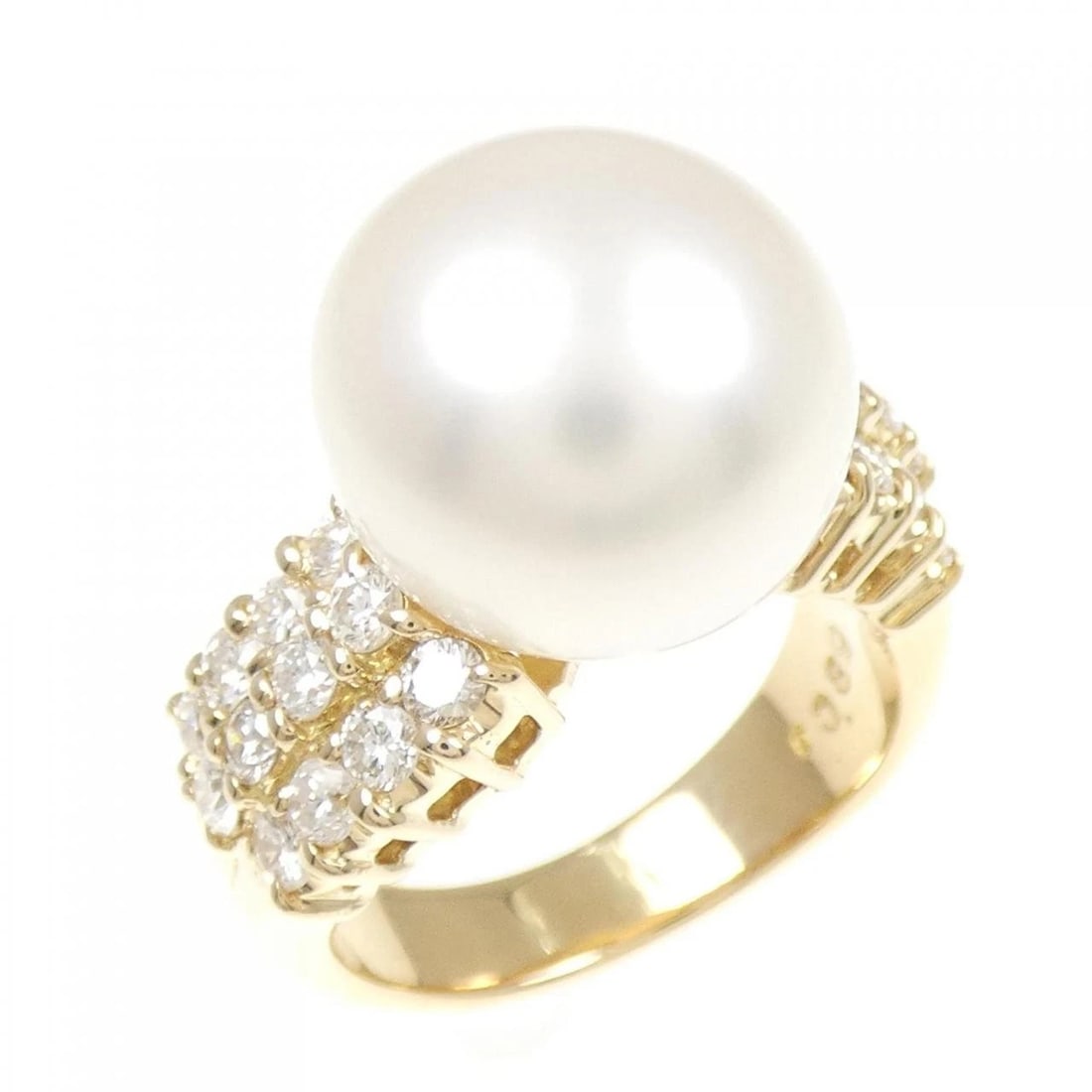 K18YG WHITE BUTTERFLY PEARL RING: K18YG White Butterfly Pearl Ring Brand: Unbranded Type/Style: White Butterfly Pearl Necklace Material: 18K Yellow Gold, Main Stone/Creation White Butterfly Pearl Secondary Stone Diamond Color: Yellow