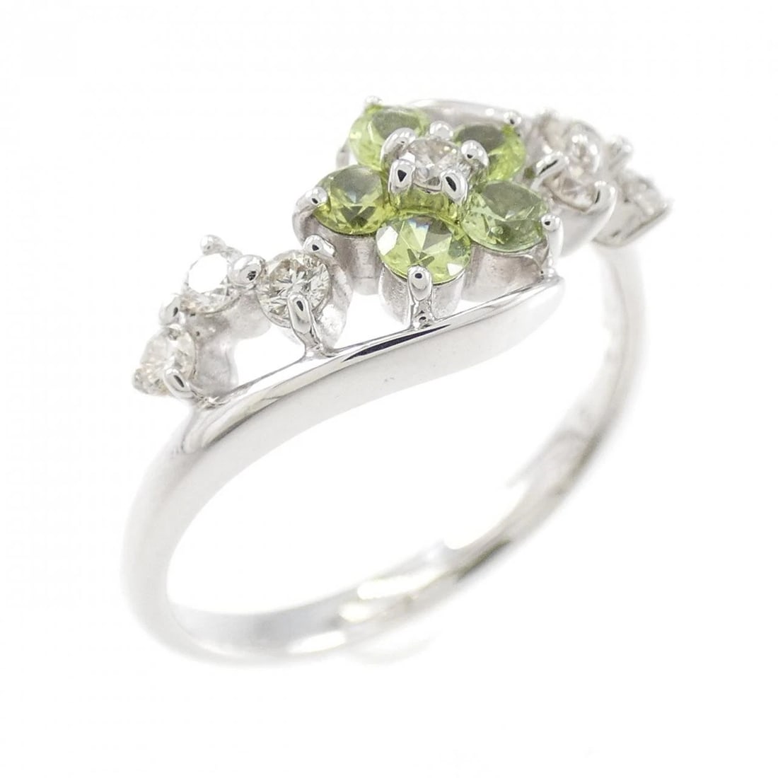K18WG FLOWER DEMANTOID GARNET RING: K18WG Flower Demantoid Garnet Ring Brand: Unbranded Type/Style: Demantoid Garnet Ring Material: 18k White Gold, Main Stone/Creation Demantoid Garnet Secondary Stone Diamond Color: White Gold Size: US