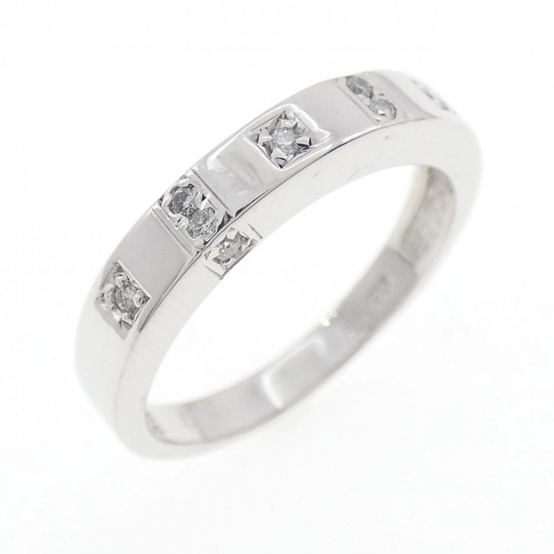 K18WG DIAMOND RING: K18WG Diamond Ring Brand: Unbranded Type/Style: Diamond Ring Material: k18WG, Main Stone/Creation Natural Color: WHITE GOLD Size: US 5 1/4 Accessories: None Accessories Notice: When purchasing