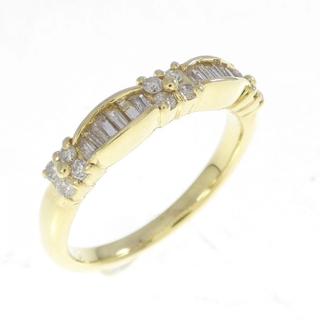 K18YG FLOWER DIAMOND RING: K18YG Flower Diamond Ring Brand: Unbranded Type/Style: Diamond Ring Material: K18YG, Main Stone/Creation Natural Color: Yellow gold Size: US 5 1/4 Accessories: None Accessories Notice: When