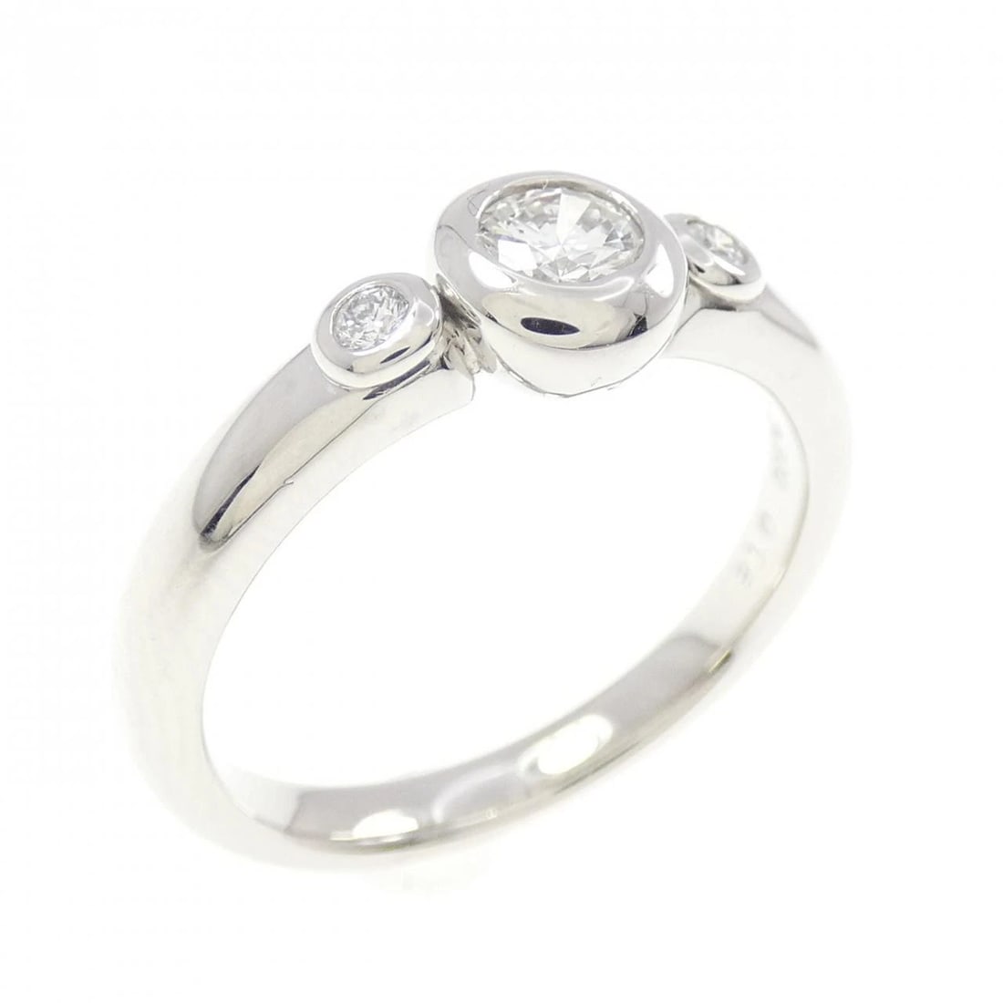 PT900 DIAMOND RING: PT900 Diamond Ring Brand: Unbranded Type/Style: Diamond Ring Material: PT900, Main Stone/Creation NATURAL Color: Silver Size: US 51/2 Accessories: None Accessories Notice: When purchasing pre-owned