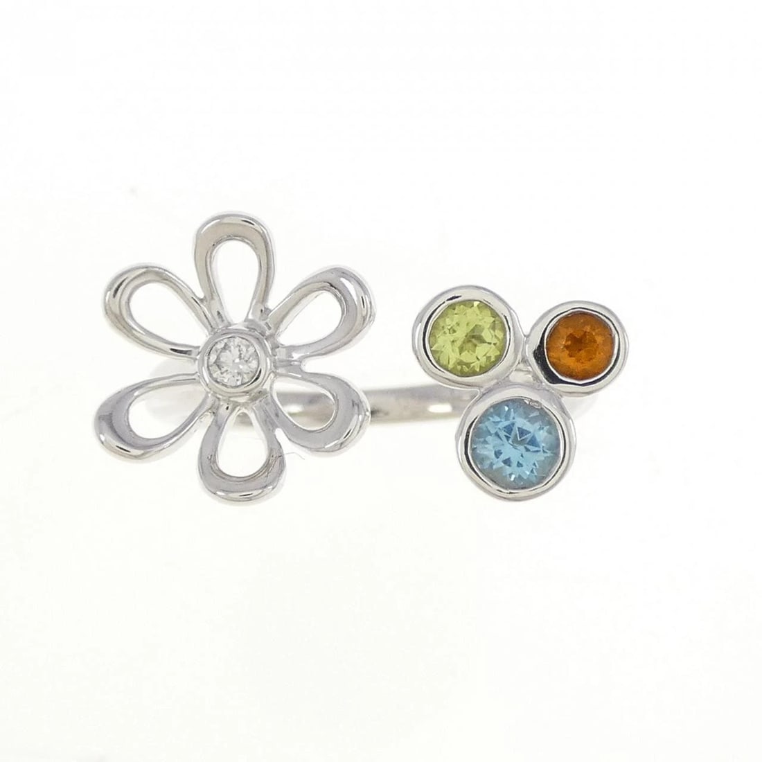 K18WG COLOR STONE RING: K18WG color stone ring Brand: Unbranded Type/Style: Topaz Ring Material: K18WG, Main Stone/Creation TopazSecondary Stone Diamond /Peridot/Citrine Color: White Gold Size: US 6 1/4 Accessories: None