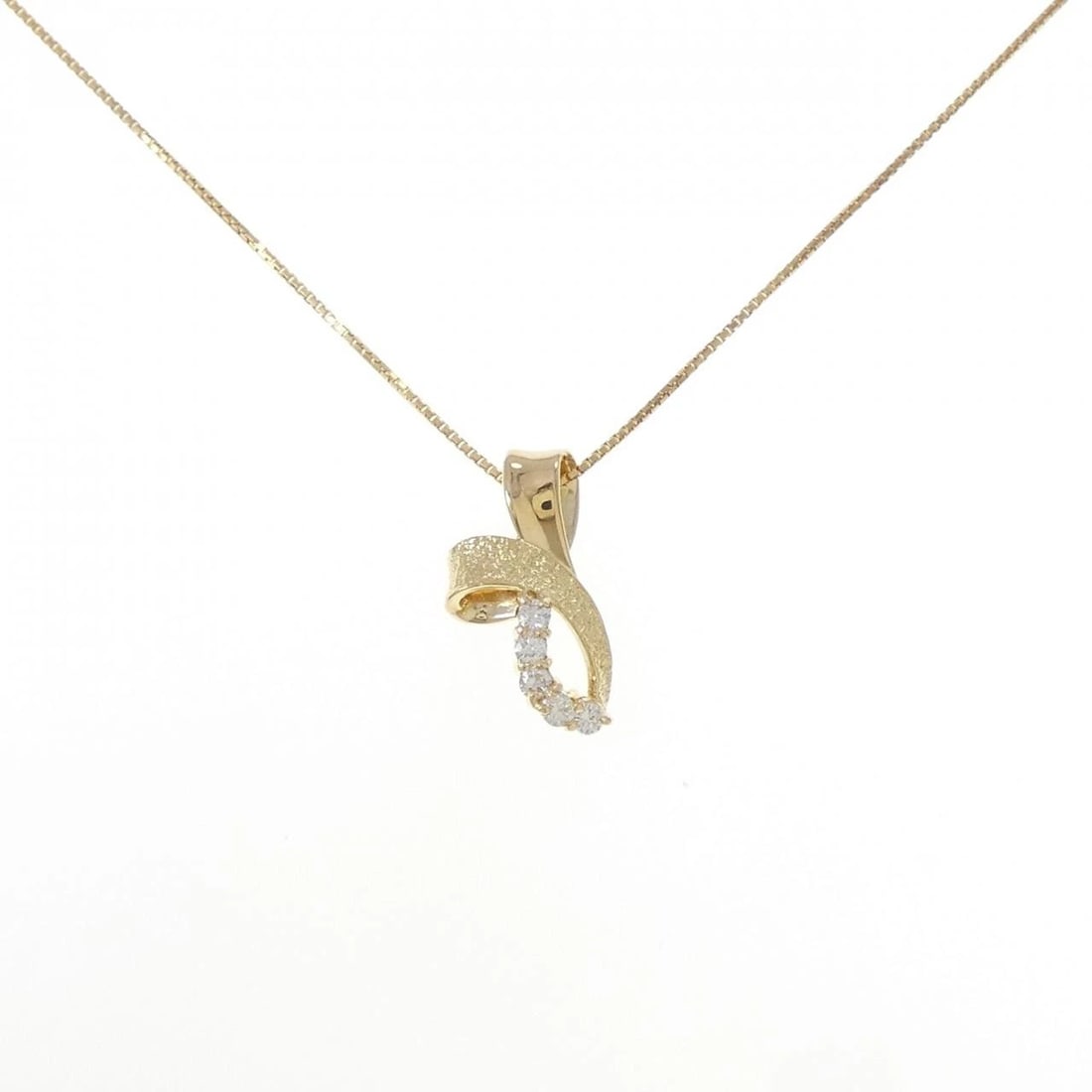 K18YG DIAMOND NECKLACE: K18YG Diamond Necklace Brand: Unbranded Type/Style: Diamond Necklace Material: K18YG, Main Stone/Creation NATURAL Color: YELLOW GOLD Size: 41CM Actual Size Pendant length approx. x width approx.: