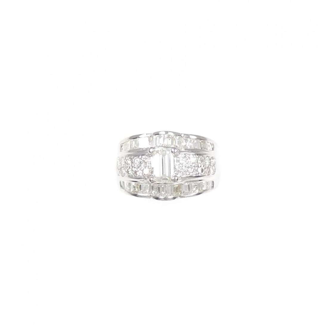 K18WG DIAMOND RING: K18WG Diamond Ring Brand: Unbranded Type/Style: Diamond ring Material: K18WG, Main Stone/Creation Natural Color: WG Size: US 8.25 Accessories: None Accessories Notice: When purchasing pre-owned