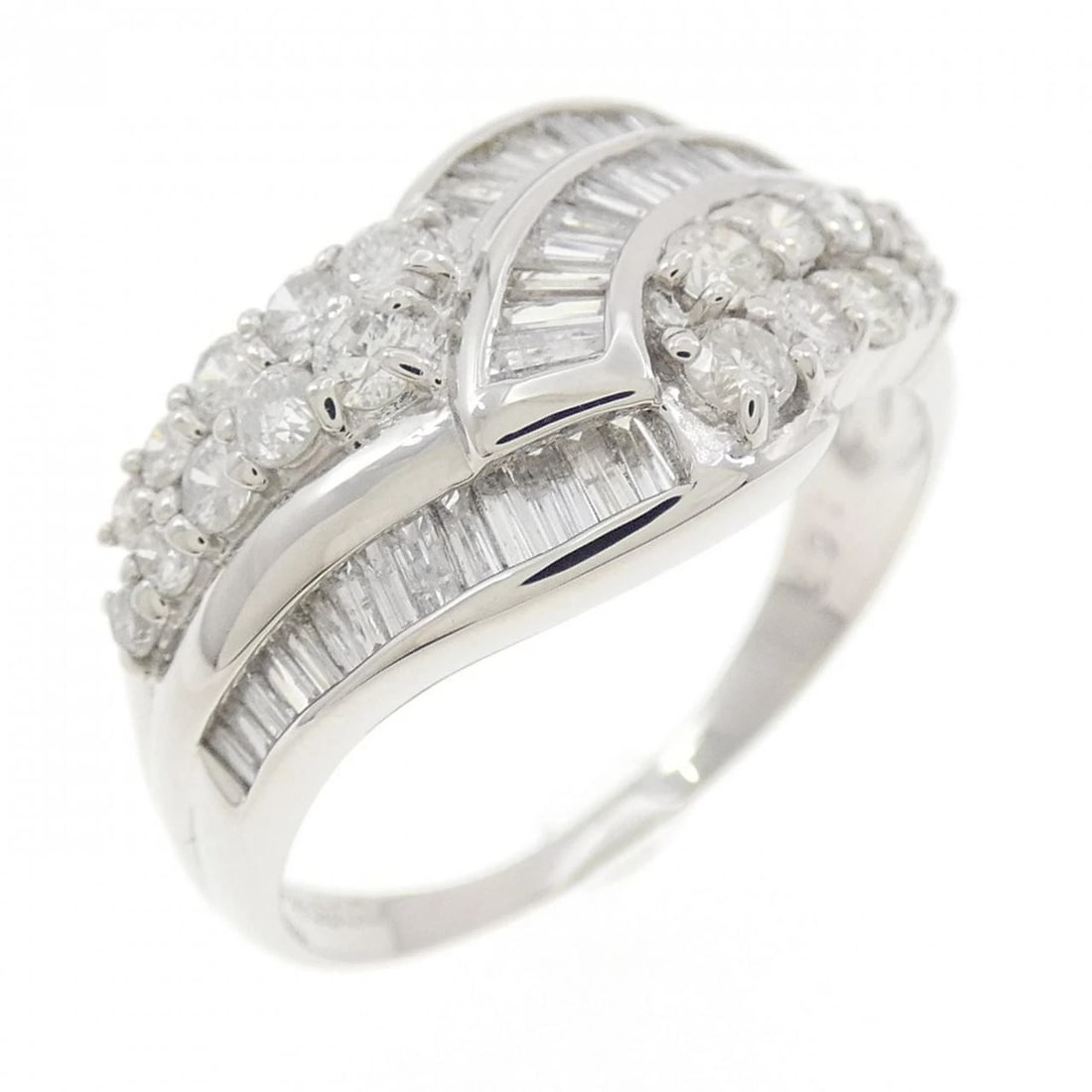 PT900 DIAMOND RING: PT900 Diamond Ring Brand: Unbranded Type/Style: Diamond Ring Material: PT900, Main Stone/Creation NATURAL Color: Silver Size: US 7 3/4 Accessories: None Accessories Notice: When purchasing