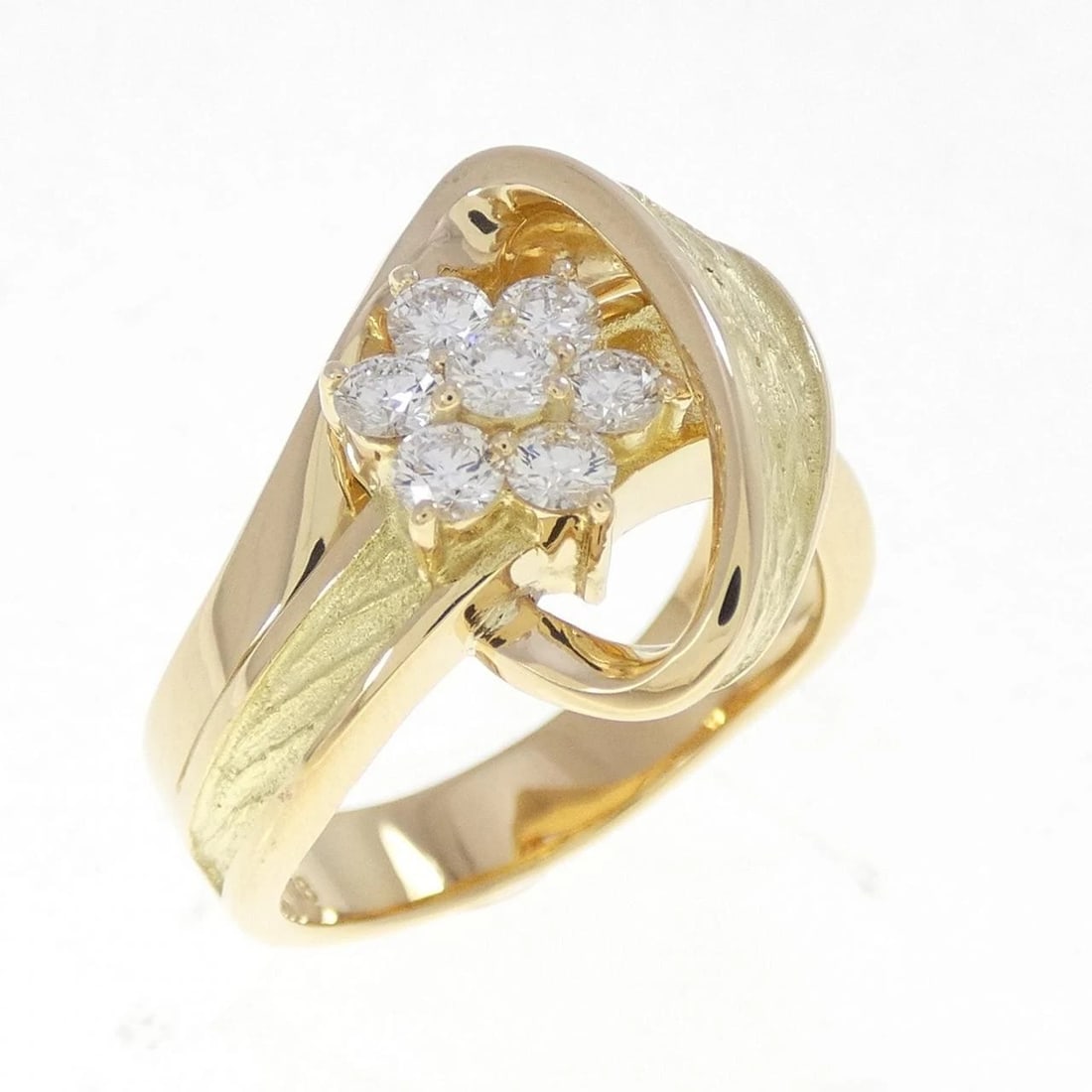 K18YG FLOWER DIAMOND RING: K18YG Flower Diamond Ring Brand: Unbranded Type/Style: Diamond Ring Material: K18YG, Main Stone/Creation Natural Color: YG Size: US 6 1/2 Accessories: None Accessories Notice: When purchasing