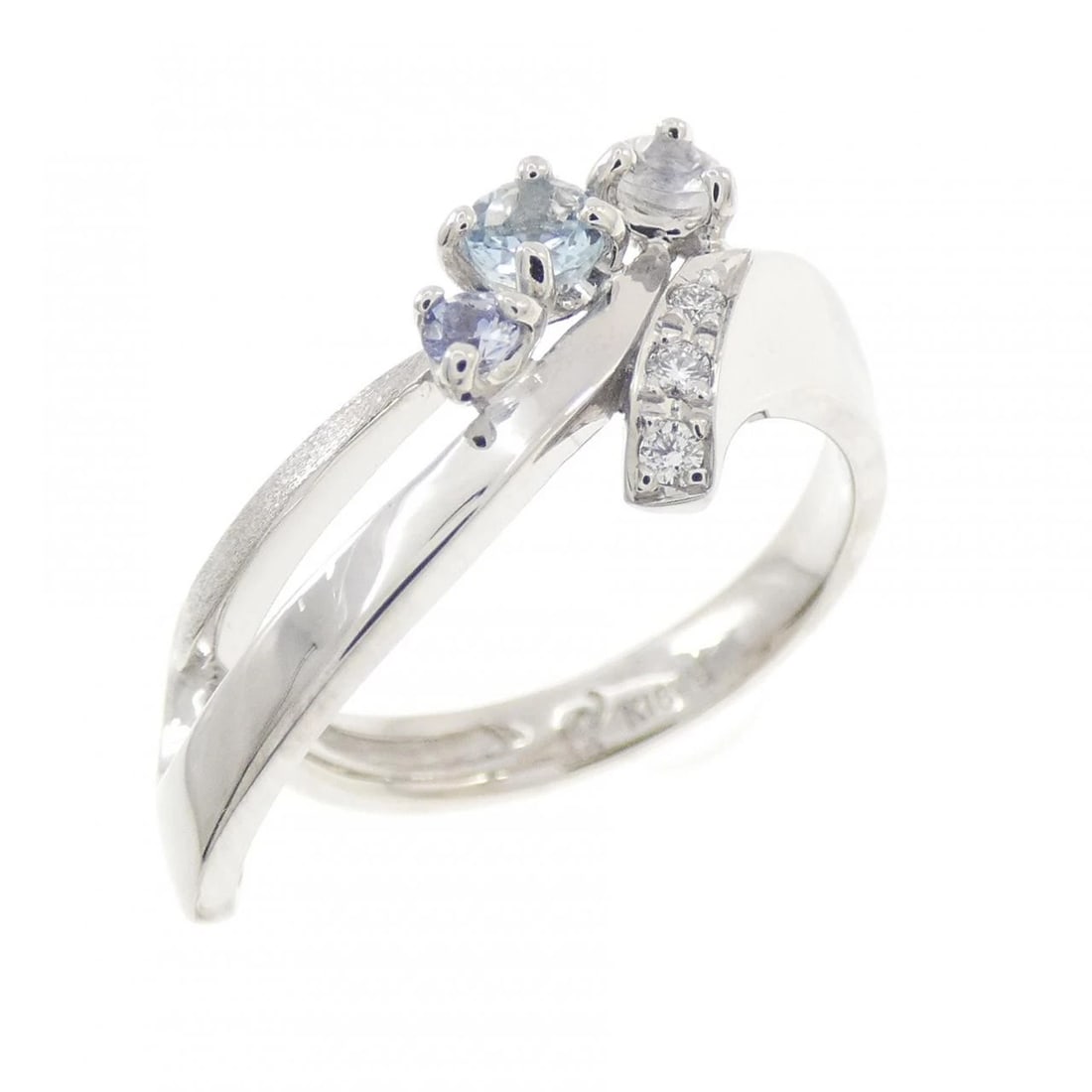 K18WG COLOR STONE RING: K18WG color stone ring Brand: Unbranded Type/Style: Sapphire Ring Material: 18k White Gold, Main Stone/Creation Sapphire Secondary Stone Diamond Color: White Gold Size: US 4 Accessories: None