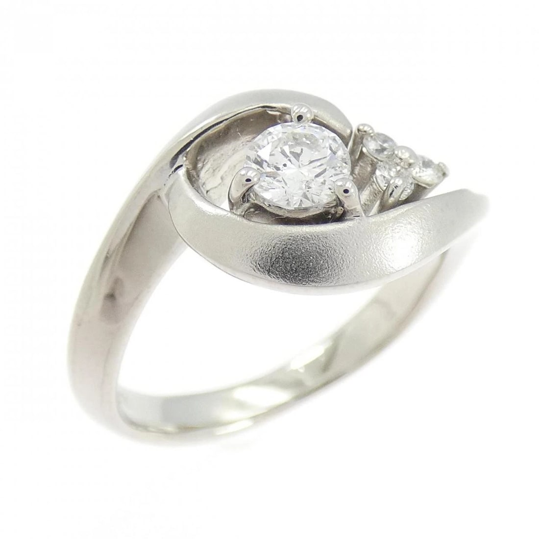 K18WG DIAMOND RING: K18WG Diamond Ring Brand: Unbranded Type/Style: Diamond Ring Material: 18k White Gold, Main Stone/Creation Natural Color: White Gold Size: US 5 Accessories: None Accessories Notice: When purchasing