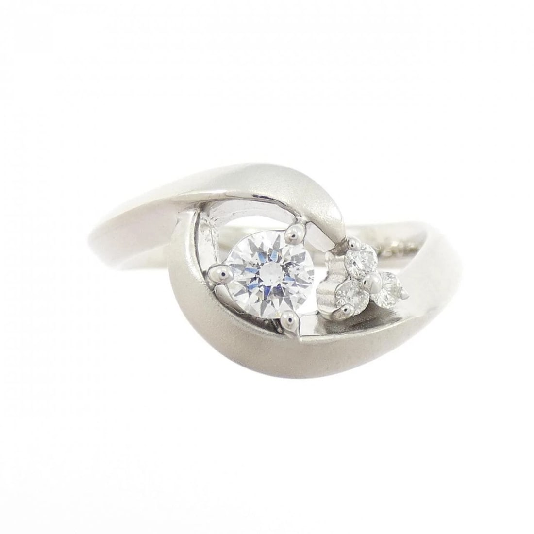 K18WG DIAMOND RING - 2