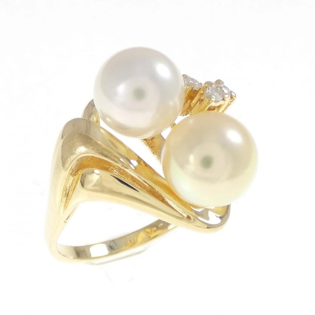 K18YG AKOYA PEARL RING: K18YG Akoya pearl ring Brand: Unbranded Type/Style: akoya pearl ring Material: K18YG, Main Stone/Creation Akoya PearlSecondary Stone Diamond Color: Yellow Gold Size: US 5.5 Accessories: None