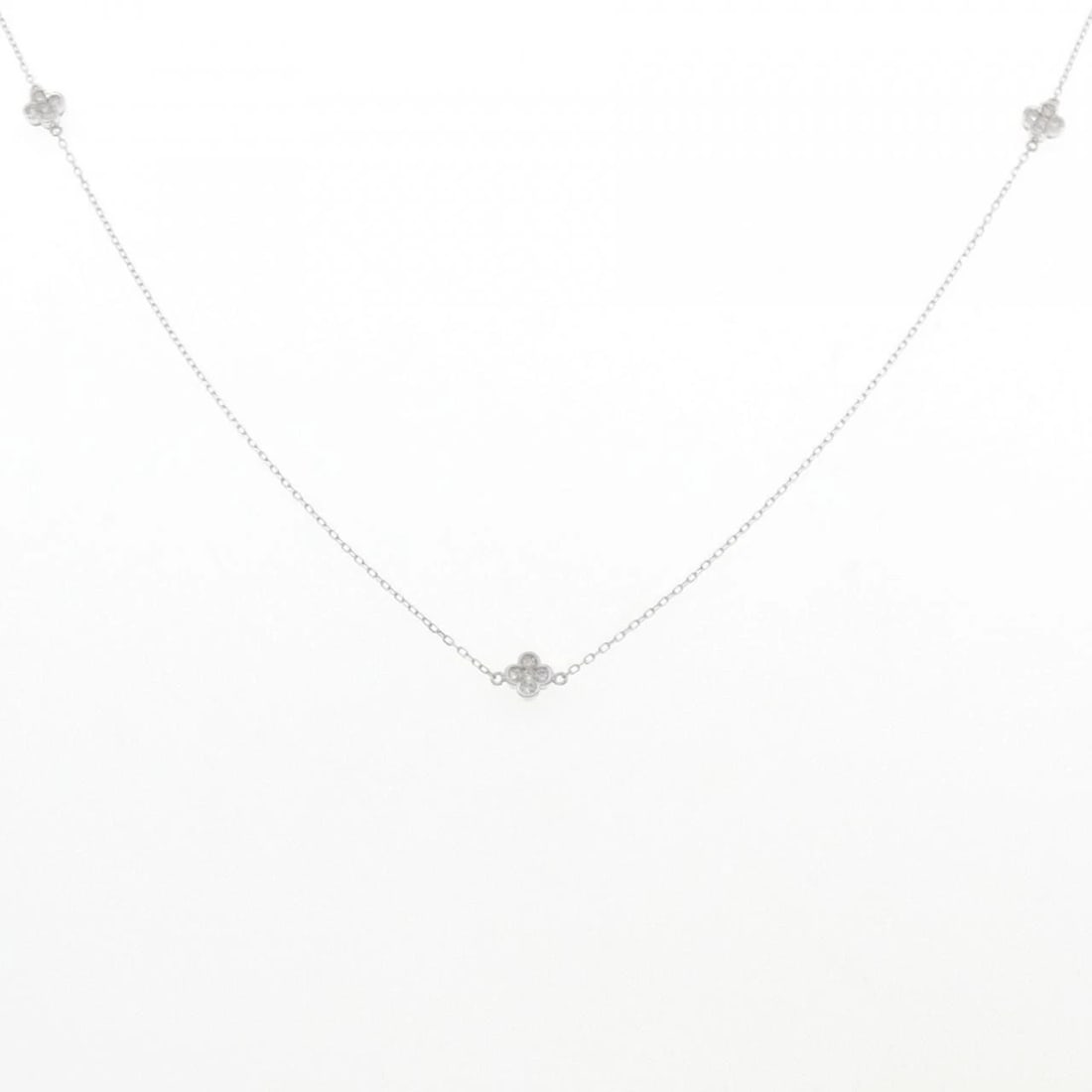K18WG FLOWER DIAMOND NECKLACE: K18WG Flower Diamond Necklace Brand: Unbranded Type/Style: Diamond Necklace Material: K18WG, Main Stone/Creation Natural Color: White Gold Size: 70cmActual Size Max width approx.: 5.4mm Chain maximum
