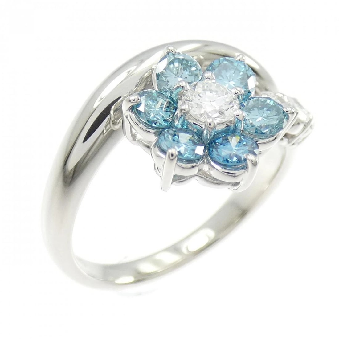 PT900 FLOWER DIAMOND RING: PT900 Flower Diamond Ring Brand: Unbranded Type/Style: Diamond Ring Material: PT900, Main Stone/Creation Natural Color: Silver Size: US 5 3/4 Accessories: None Accessories Notice: When purchasing