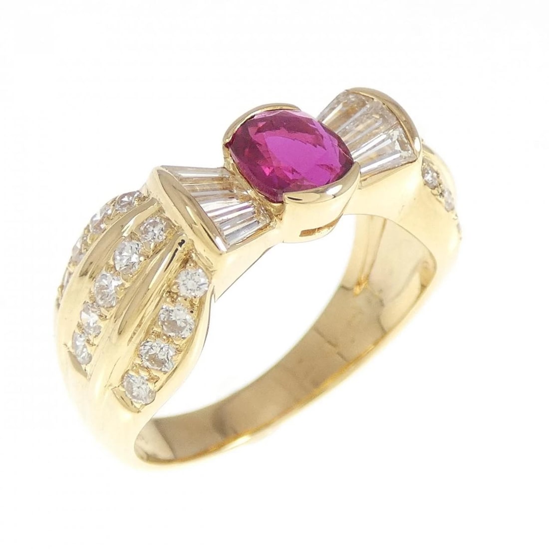 18K YELLOW GOLD RUBY RING: 18K Yellow Gold Ruby Ring Brand: Unbranded Type/Style: Ruby Ring Material: Platinum900, Main Stone/Creation RubySecondary Stone Diamond Color: Yellow Gold Size: US 6 1/4 Accessories: None Accessories