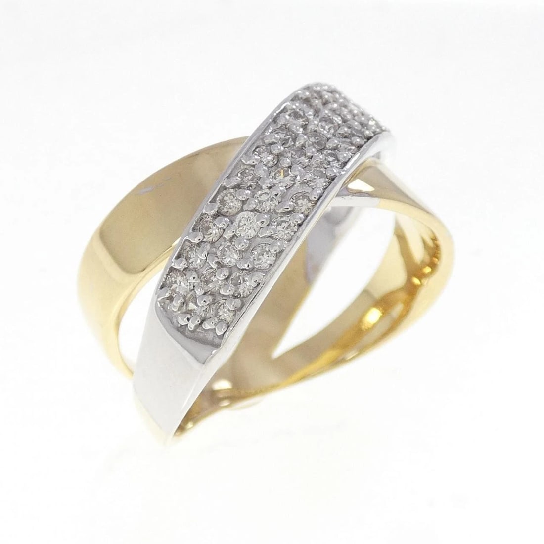 K18YG/K18WG DIAMOND RING: K18YG/K18WG Diamond Ring Brand: Unbranded Type/Style: Diamond Ring Material: K18YG/K18WG, Main Stone/Creation Natural Color: YG,WG Size: US 7 3/4 Accessories: None Accessories Notice: When purchasing