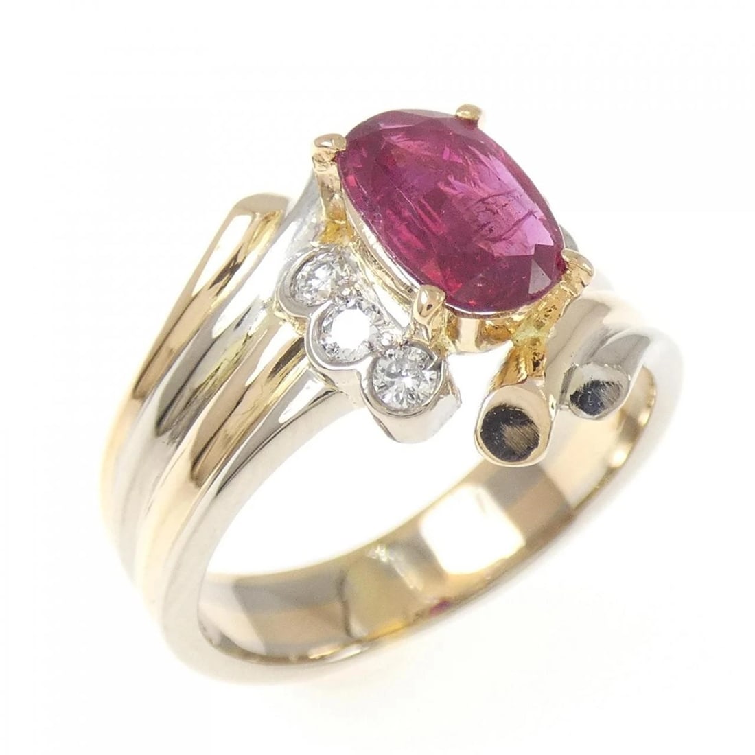 K18PG/K18WG RUBY RING: K18PG/K18WG Ruby Ring Brand: Unbranded Type/Style: Ruby Ring Material: K18PG/K18WG, Main Stone/Creation RubySecondary Stone Diamond Color: Pg,Wg Size: US 5 1/2 Accessories: None Accessories Notice: