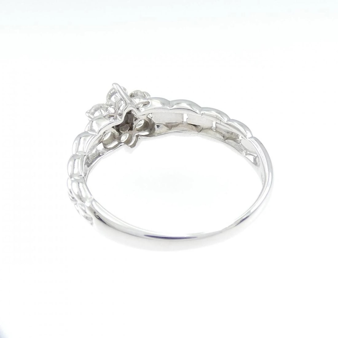 K18WG FLOWER DIAMOND RING - 3
