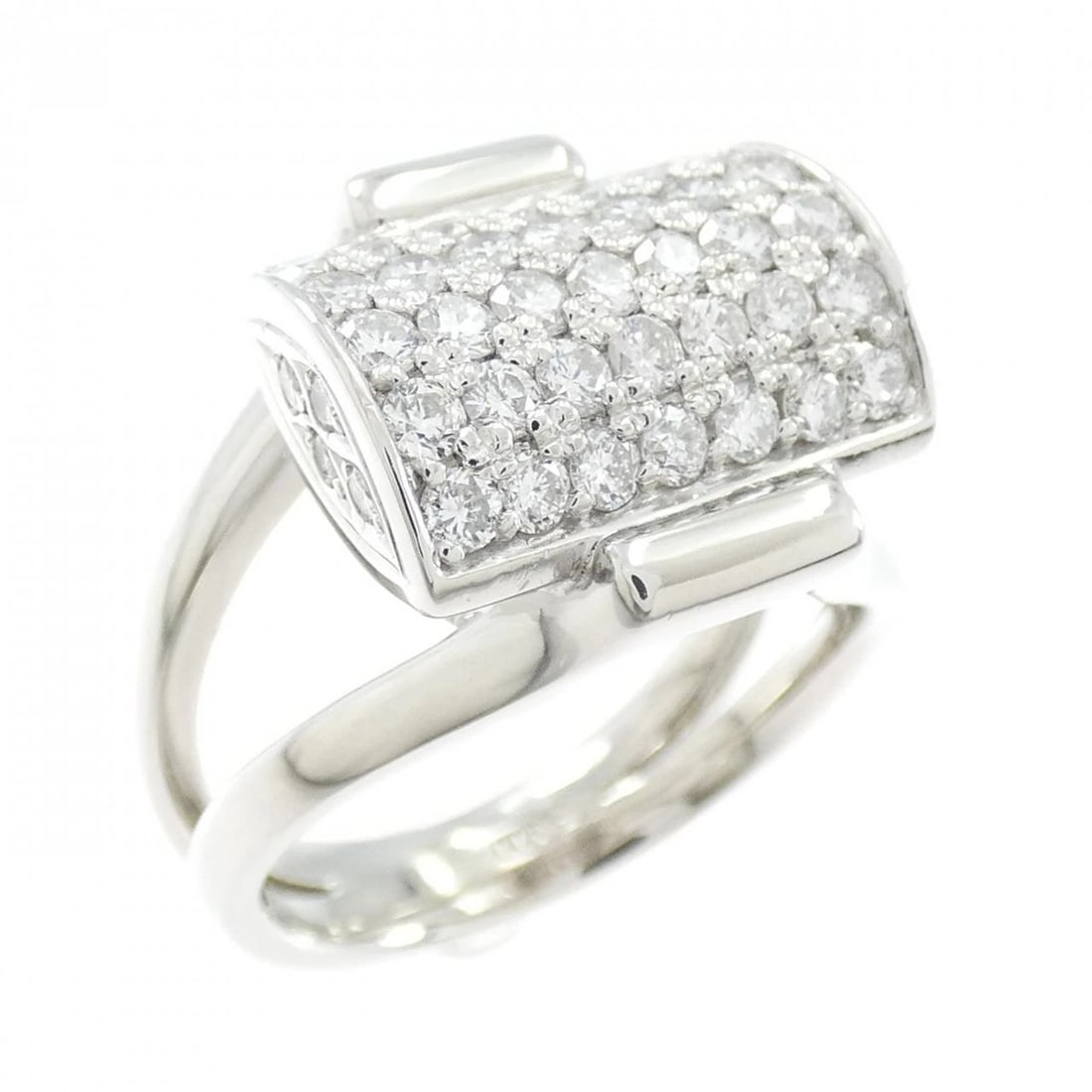 PT900 DIAMOND RING (1 of 3)