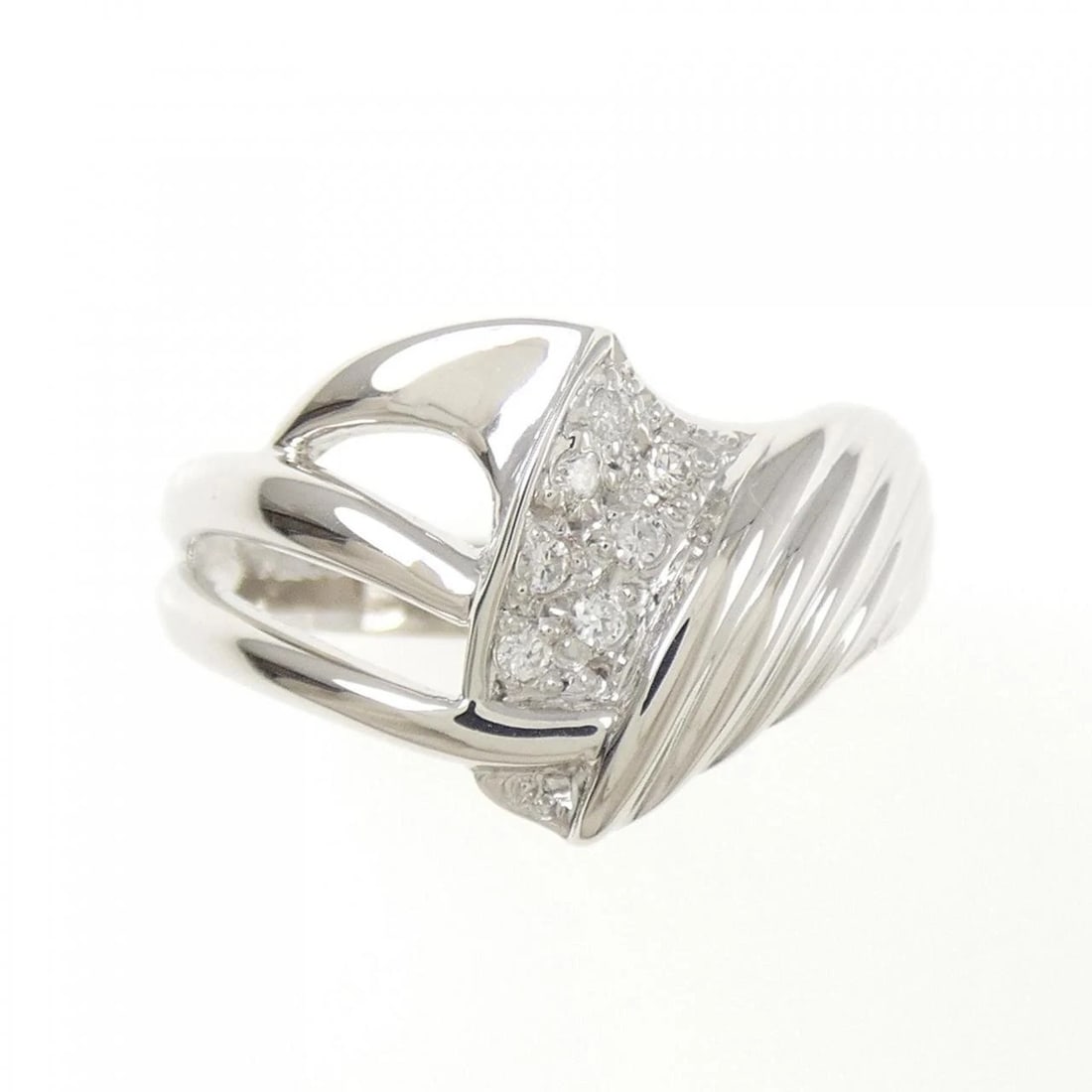 PT900 DIAMOND RING: PT900 Diamond Ring Brand: Unbranded Type/Style: Diamond Ring Material: Platinum900, Main Stone/Creation Natural Color: Platinum Size: US 5 1/2 Accessories: None Accessories Notice: When purchasing