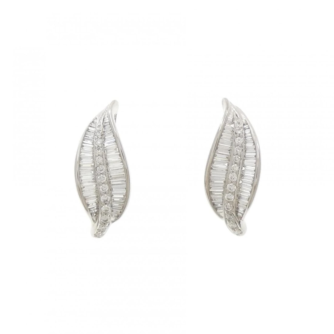 K18WG LEAF DIAMOND PIERCE: K18WG Leaf Diamond Pierce Brand: Unbranded Type/Style: Diamond Pierce/Earring Material: K18WG, Main Stone/Creation Natural Color: White Gold Size: Actual Size Approximate dimensions (height x width):