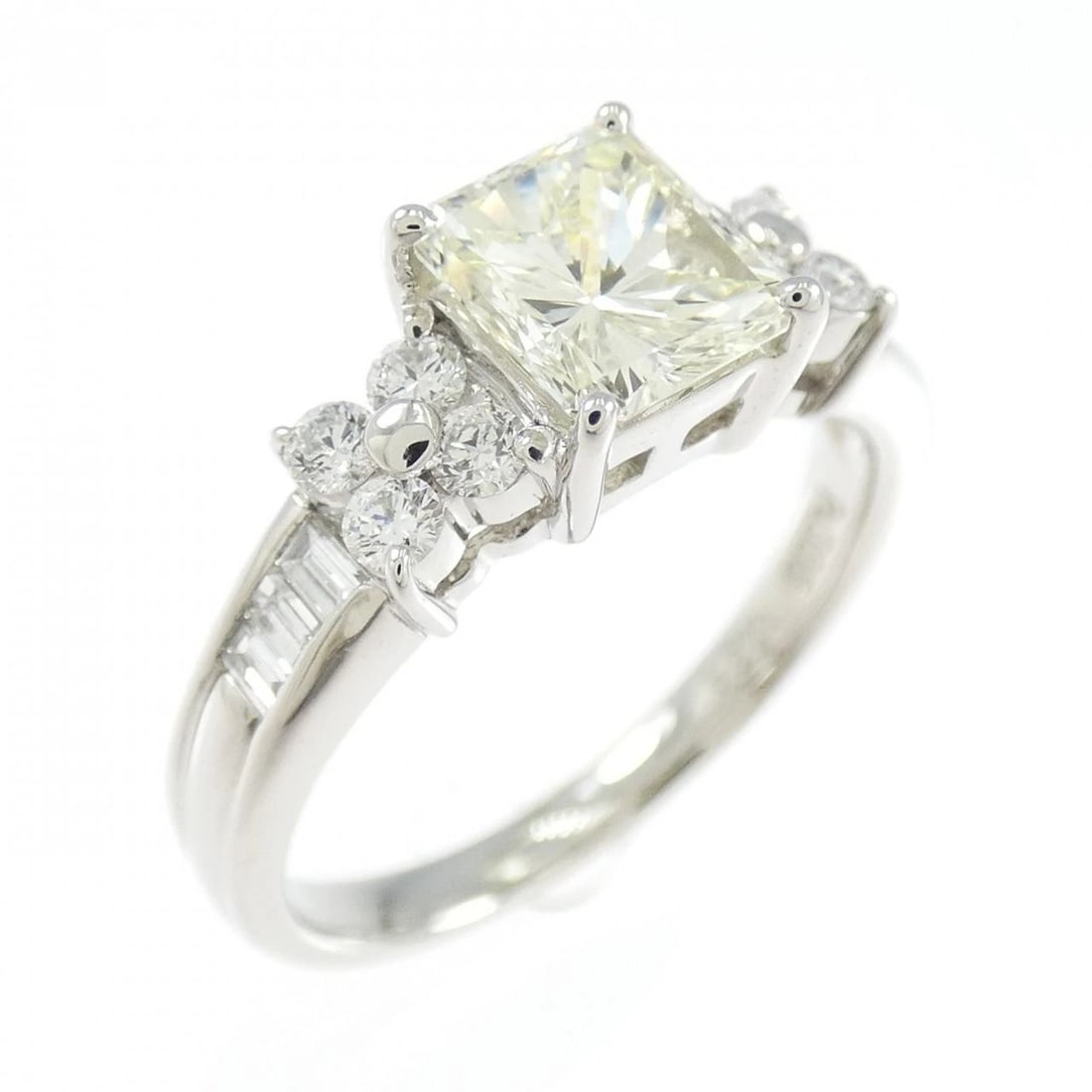 PT900 DIAMOND RING: PT900 Diamond Ring Brand: Unbranded Type/Style: ring Material: Platinum900, Main Stone/Creation Natural Color: Platinum Size: US 6 1/4 Accessories: None Accessories Notice: When purchasing
