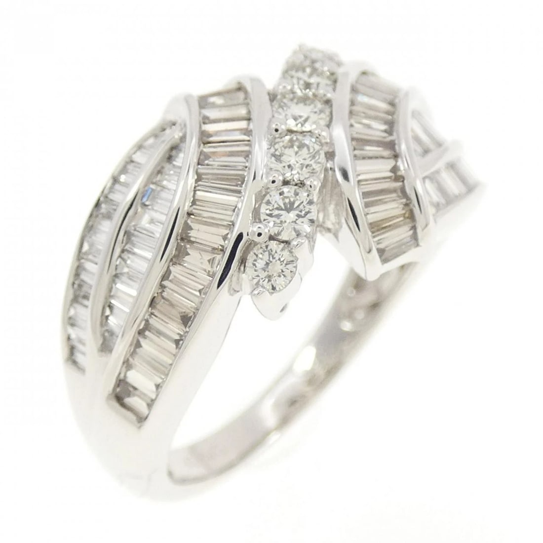 K18WG DIAMOND RING: K18WG Diamond Ring Brand: Unbranded Type/Style: Diamond ring Material: K18WG, Main Stone/Creation NATURAL Color: White Gold Size: US 5 1/4 Accessories: None Accessories Notice: When purcha