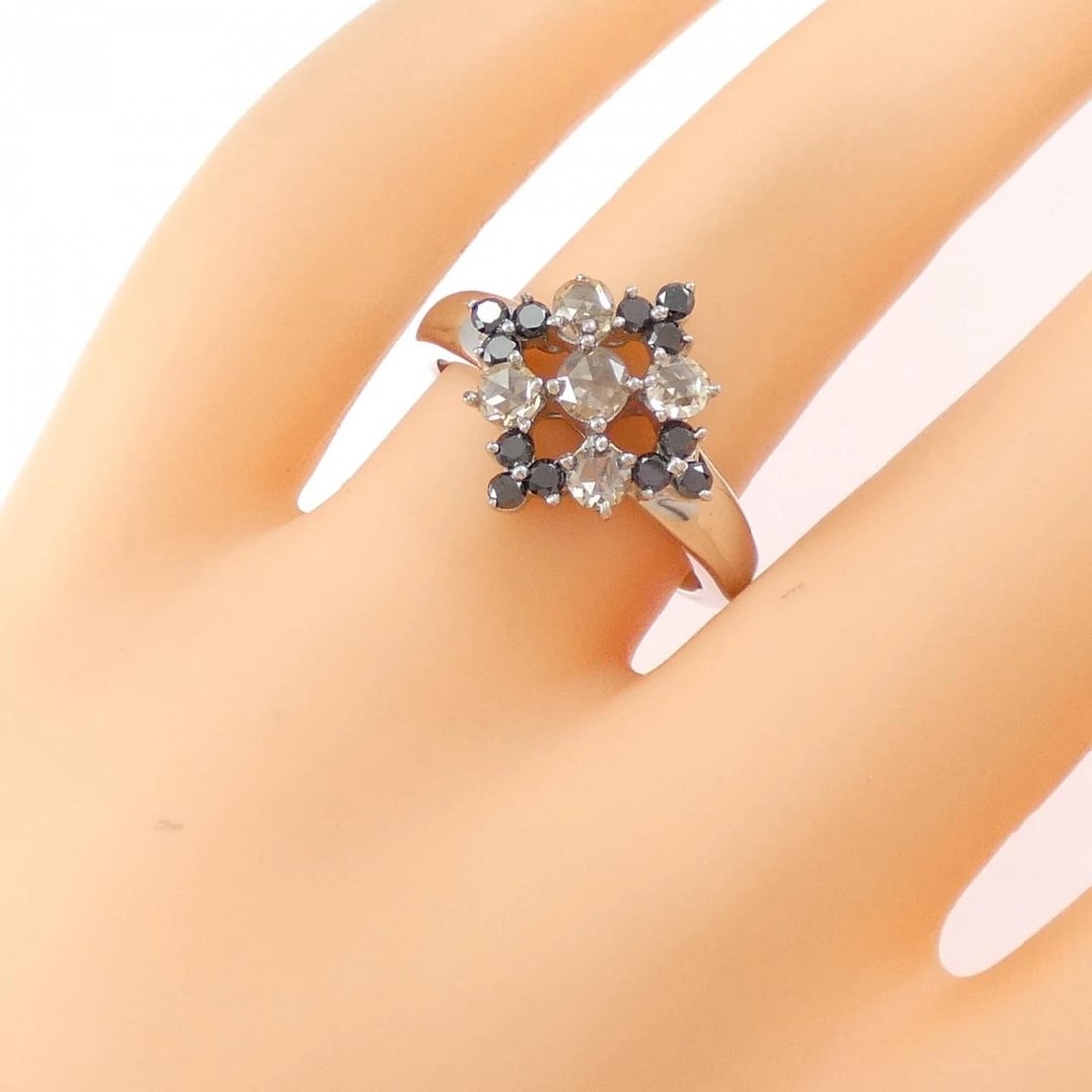 K18WG DIAMOND RING - 4