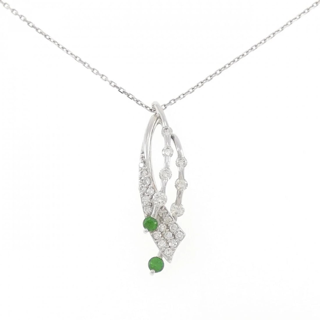 K18WG DEMANTOID GARNET NECKLACE: K18WG Demantoid Garnet Necklace Brand: Unbranded Type/Style: Demantoid Garnet Necklace Material: 18k White Gold, Main Stone/Creation Demantoid Garnet Secondary Stone Diamond Color: White Gold Size: Ac
